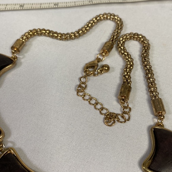 Wooden chevron style statement necklace - Picture 8 of 11